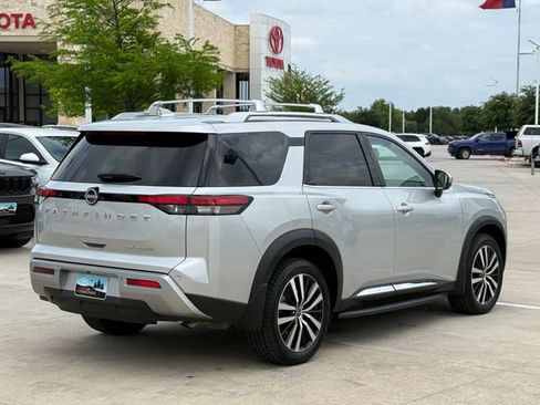 Used 2023 Nissan Pathfinder Platinum w/ Lighting Package (N93) FWD image 5