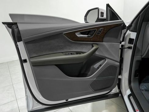 Used 2024 Audi Q8 Prestige image 36