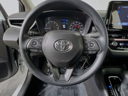 Used 2025 Toyota Corolla LE FWD image 18