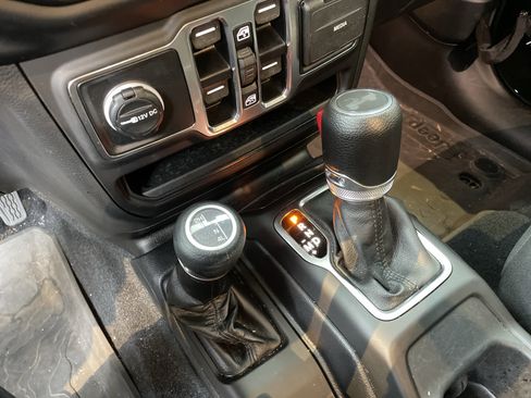 Used 2023 Jeep Wrangler Unlimited Sport AWD/4WD image 27