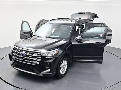 Used 2025 Ford Explorer Active w/ Active Comfort Package RWD image 59