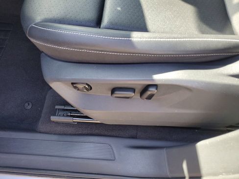 Used 2020 Volkswagen Atlas Cross Sport SE w/ Panoramic Sunroof Package image 24