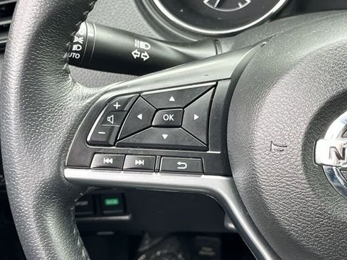 Used 2019 Nissan Rogue SV AWD/4WD image 18