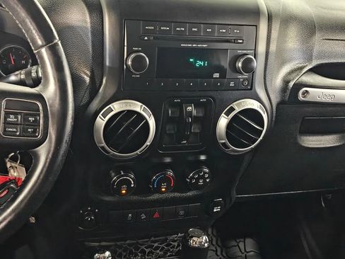 Used 2014 Jeep Wrangler Unlimited Sahara AWD/4WD image 6