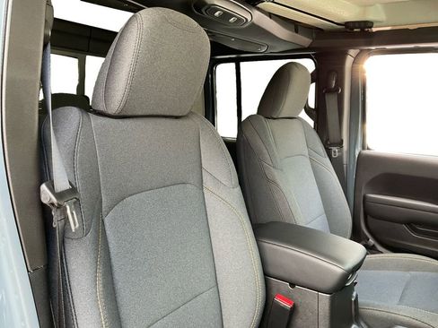 New 2025 Jeep Gladiator Sport image 28