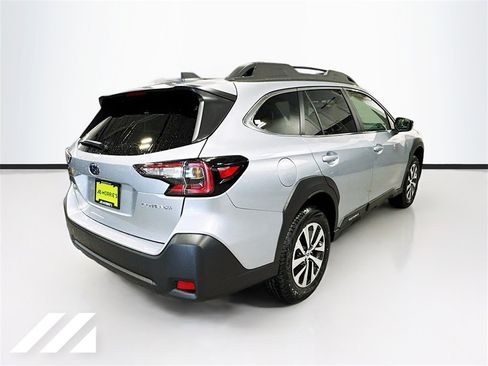 Used 2025 Subaru Outback Premium image 5