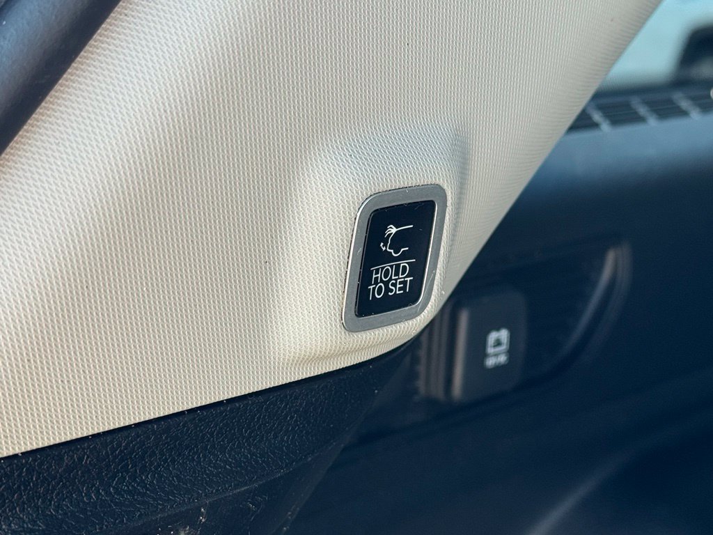 Used 2023 Jeep Grand Cherokee Limited AWD/4WD image 12