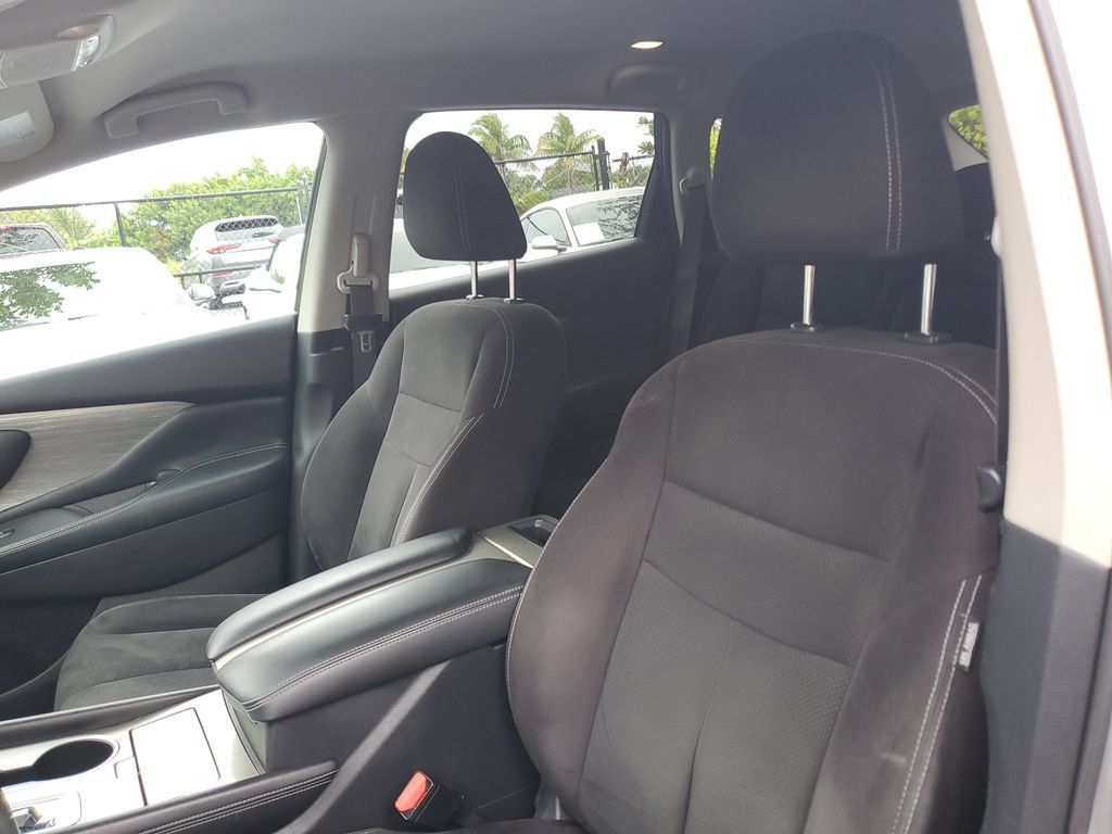 Used 2017 Nissan Murano SV FWD image 21