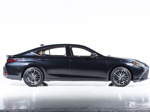 Used 2024 Lexus ES 300h w/ Premium Package image 7