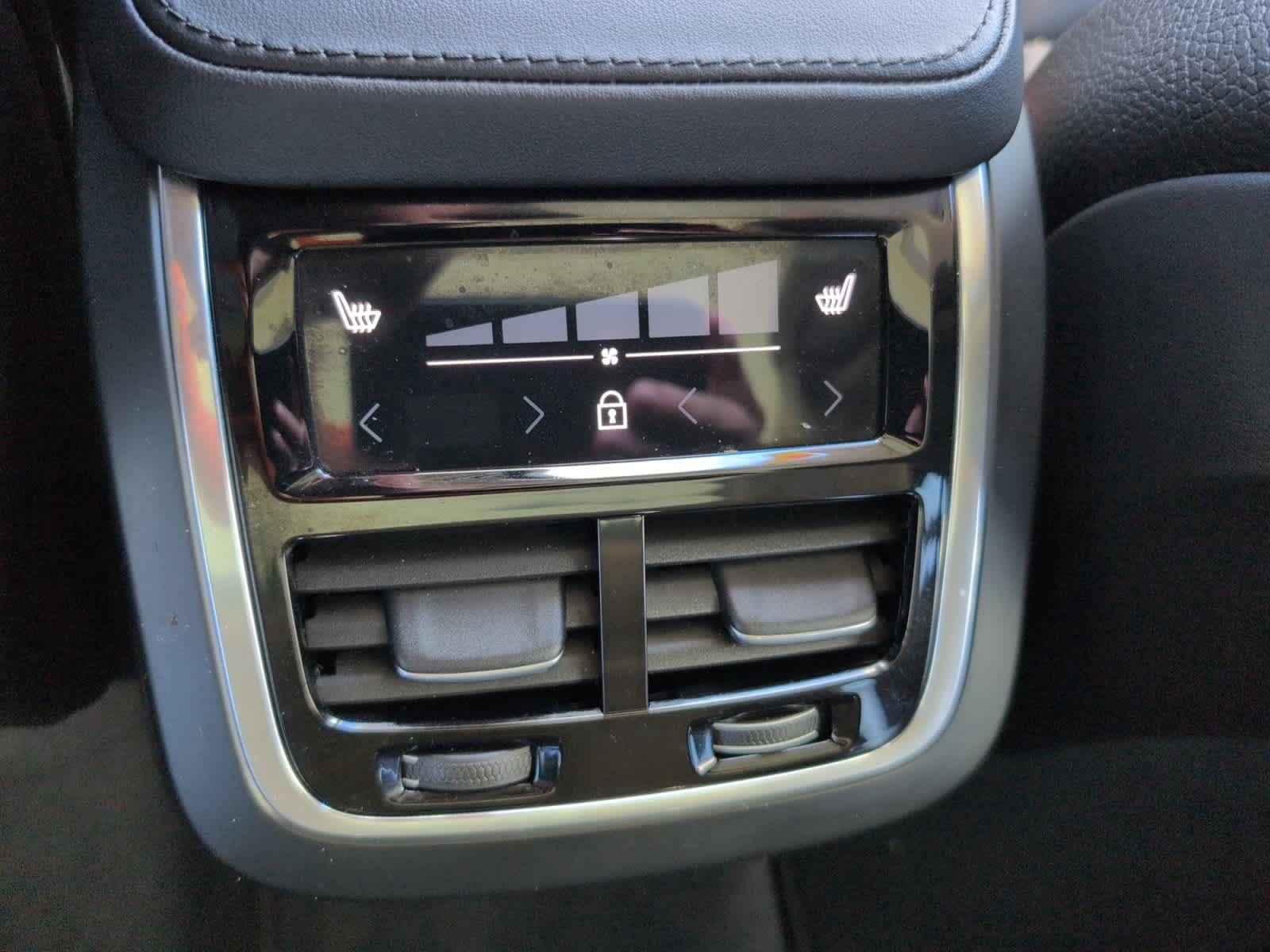 Used 2024 Volvo XC90 B6 Plus w/ Protection Package Premier AWD/4WD image 28