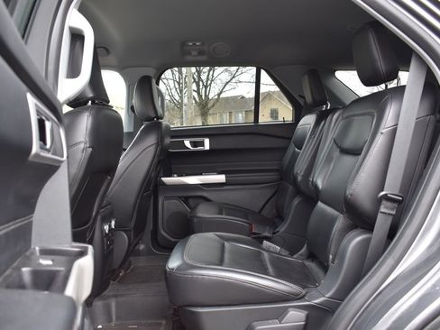 Used 2021 Ford Explorer XLT w/ Equipment Group 202A image 10