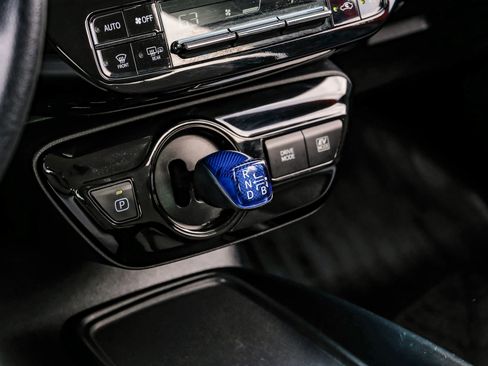 Used 2020 Toyota Prius LE image 27