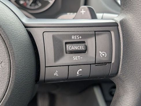 Used 2024 Nissan Rogue S AWD/4WD image 23
