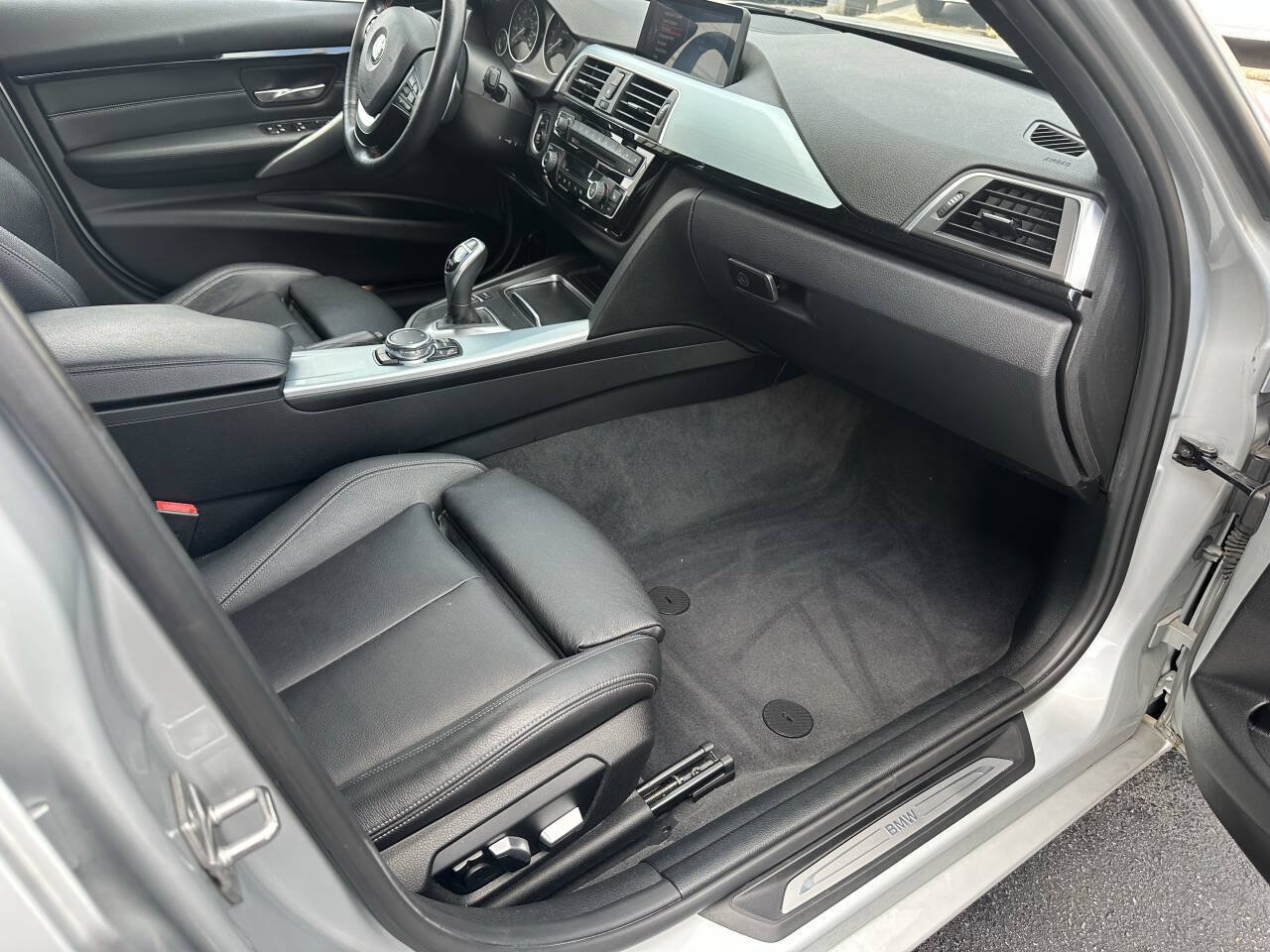 Used 2016 BMW 328i xDrive Sedan w/ Premium Package AWD/4WD image 12