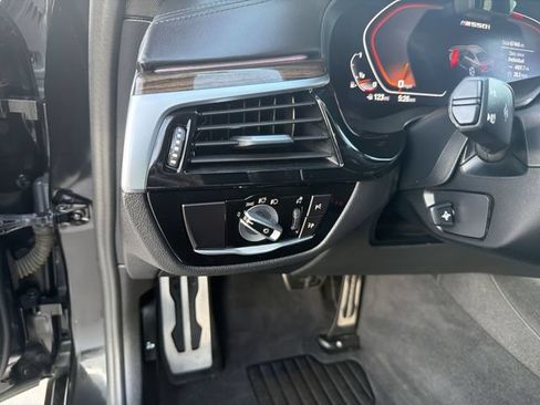 Used 2021 BMW M550i xDrive AWD/4WD image 11