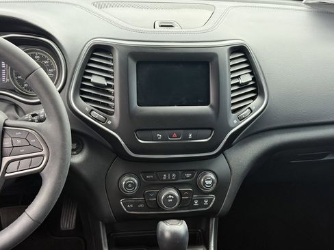 Used 2021 Jeep Cherokee Latitude Lux FWD image 21