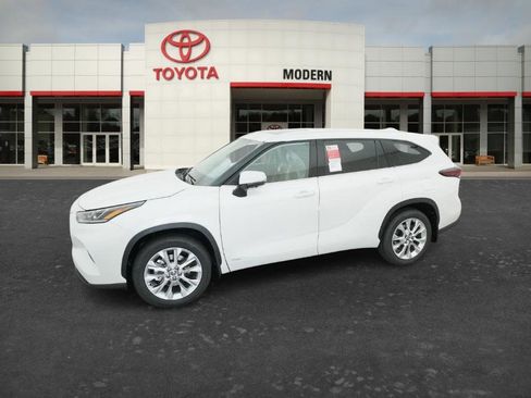 New 2026 Toyota Highlander Limited AWD/4WD image 3