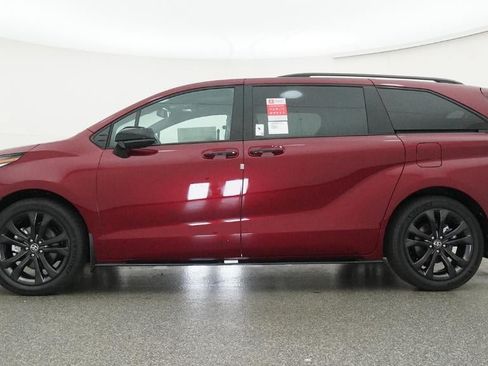 New 2026 Toyota Sienna XSE FWD image 19