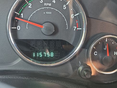 Used 2013 Jeep Wrangler Sport AWD/4WD image 7