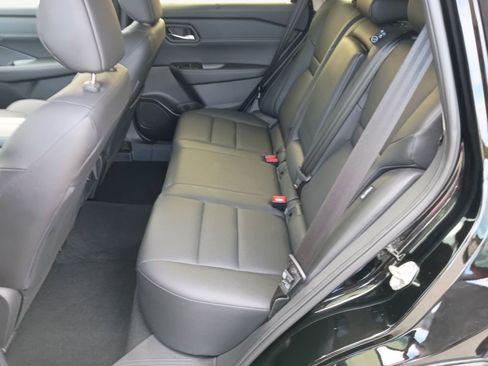 Used 2025 Nissan Rogue SV w/ SV Premium Package FWD image 13