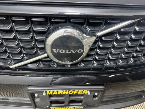 Used 2024 Volvo XC40 B5 Ultimate w/ Climate Package image 9