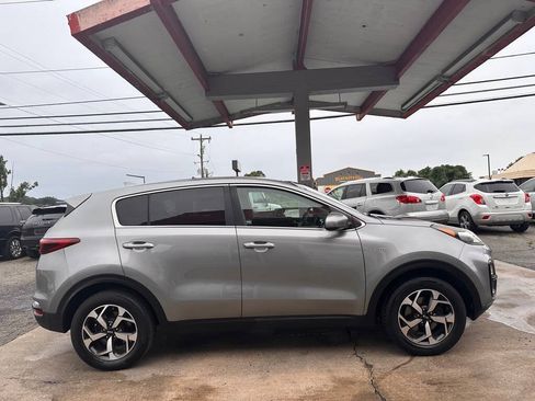 Used 2020 Kia Sportage LX AWD/4WD image 4