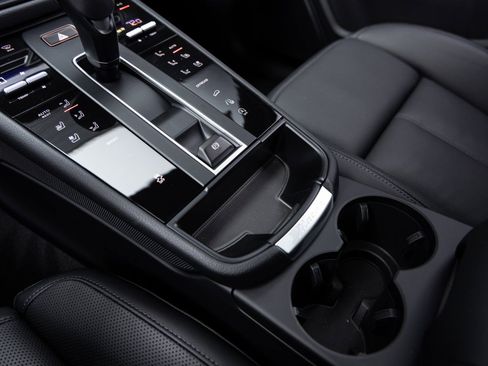 Certified 2026 Porsche Macan AWD/4WD image 18
