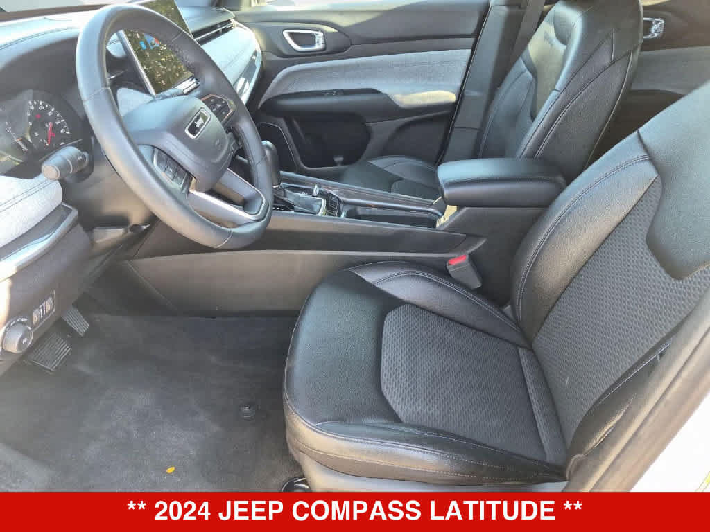Used 2024 Jeep Compass Latitude AWD/4WD image 16