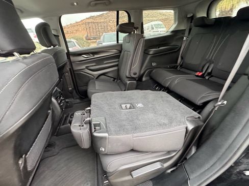 Used 2023 Jeep Grand Cherokee L Laredo image 10