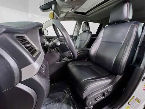 Used 2018 Toyota Highlander XLE image 22