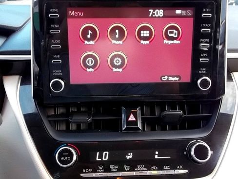 Used 2020 Toyota Corolla LE FWD image 18