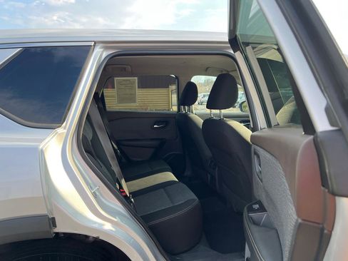 Used 2022 Nissan Rogue SV image 35