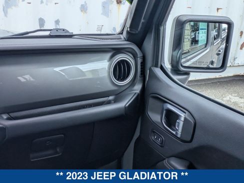 Used 2023 Jeep Gladiator Overland AWD/4WD image 20