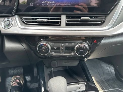 Used 2024 Chevrolet Trax ACTIV w/ Sunroof Package FWD image 35