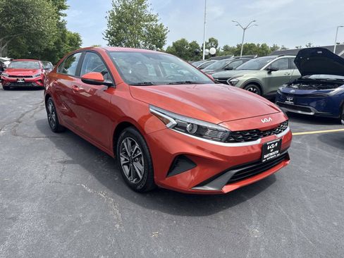 Used 2023 Kia Forte LXS w/ LXS Technology Package FWD image 8