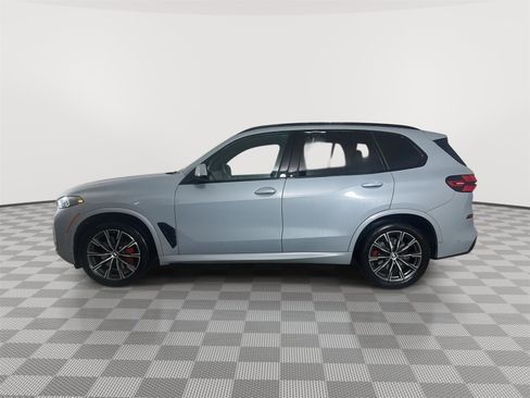 Used 2024 BMW X5 xDrive40i w/ M Sport Package image 4