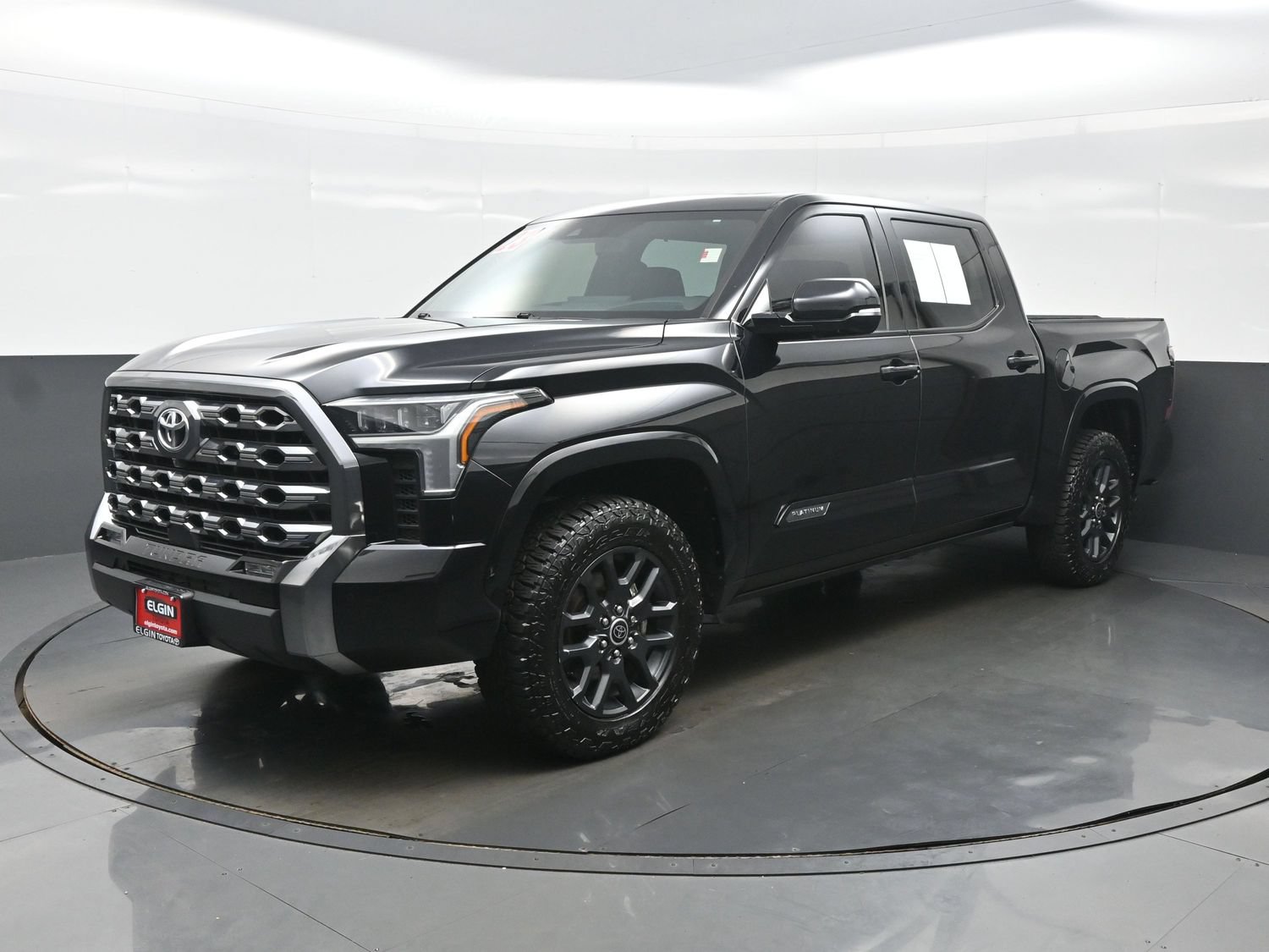 Used 2023 Toyota Tundra Platinum AWD/4WD image 2