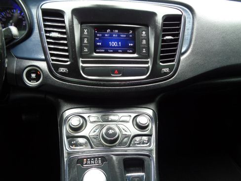 Used 2015 Chrysler 200 S image 21