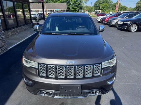 Used 2018 Jeep Grand Cherokee Overland AWD/4WD image 9