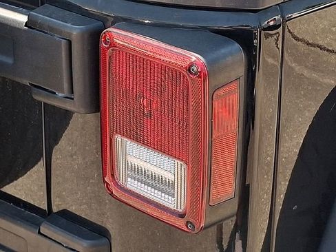 Used 2017 Jeep Wrangler Unlimited Sport w/ Quick Order Package 24S AWD/4WD image 27