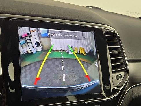 Used 2021 Jeep Grand Cherokee Limited w/ Sun & Sound Group image 18