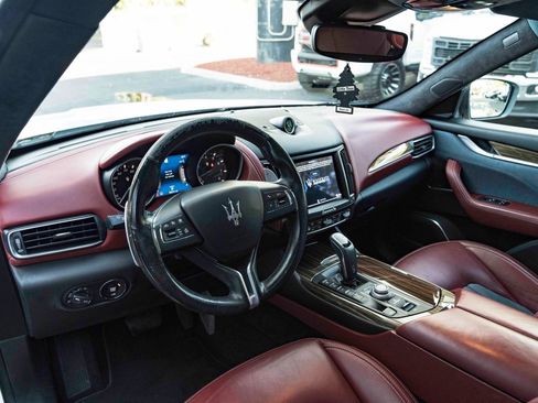 Used 2019 Maserati Levante GranLusso AWD/4WD image 23