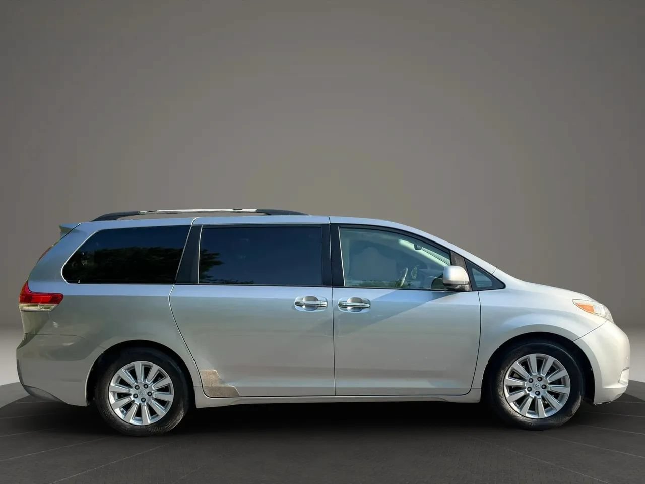 Used 2011 Toyota Sienna Limited w/ Premium Pkg FWD image 7