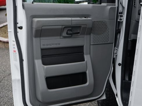 Used 2024 Ford E-350 and Econoline 350 Super Duty w/ Power Windows & Locks Group image 16