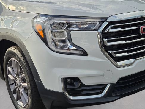 Used 2022 GMC Terrain SLT FWD image 2