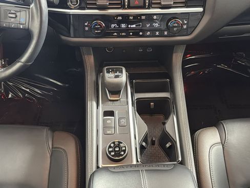 Used 2023 Nissan Pathfinder Platinum image 22