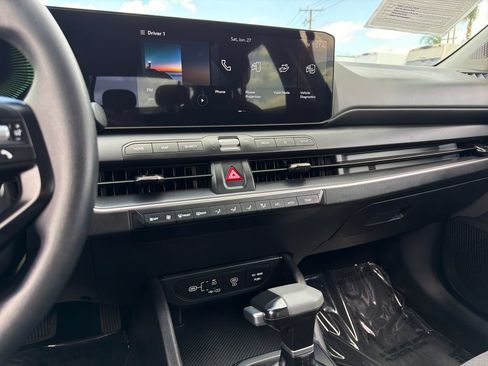 Used 2025 Kia K4 FWD image 9