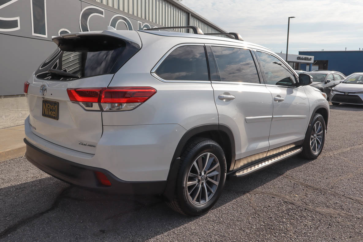 Used 2019 Toyota Highlander XLE AWD/4WD image 6