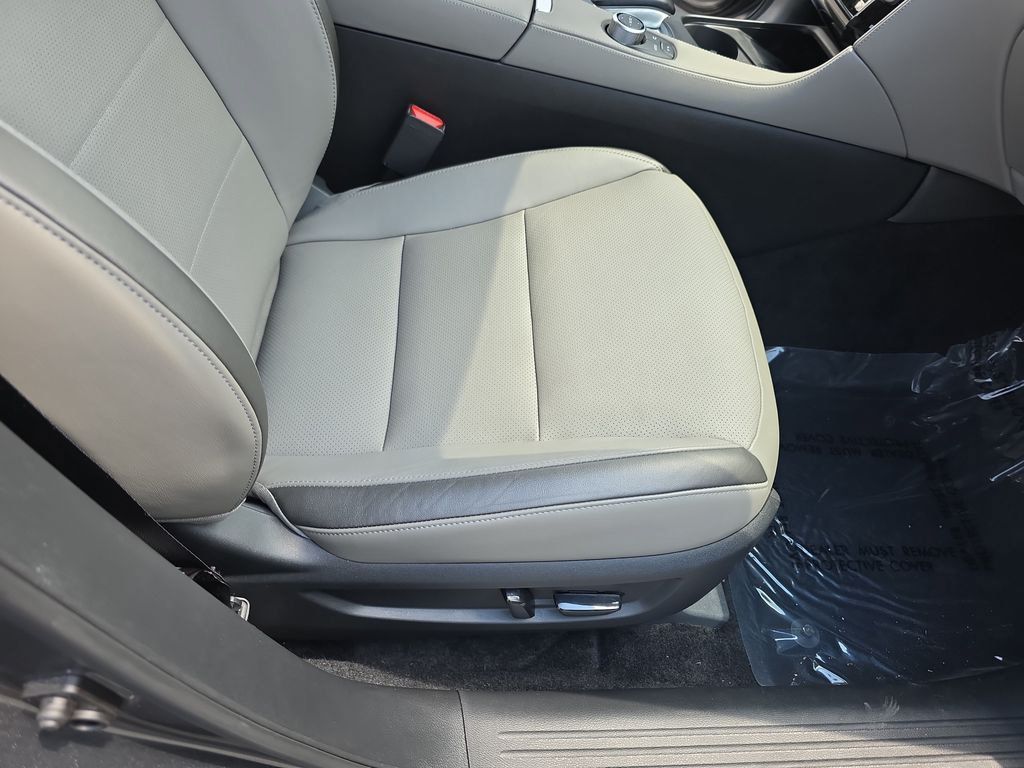 Used 2025 INFINITI QX50 Luxe w/ Accent Package AWD/4WD image 10