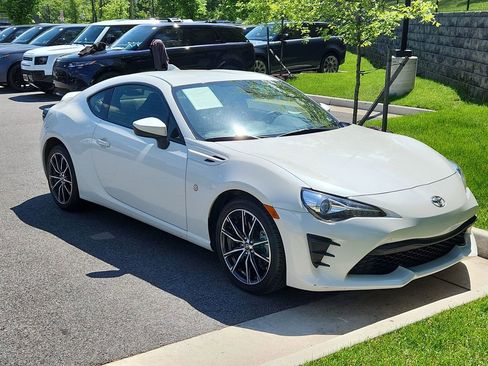 Used 2020 Toyota 86 RWD image 10